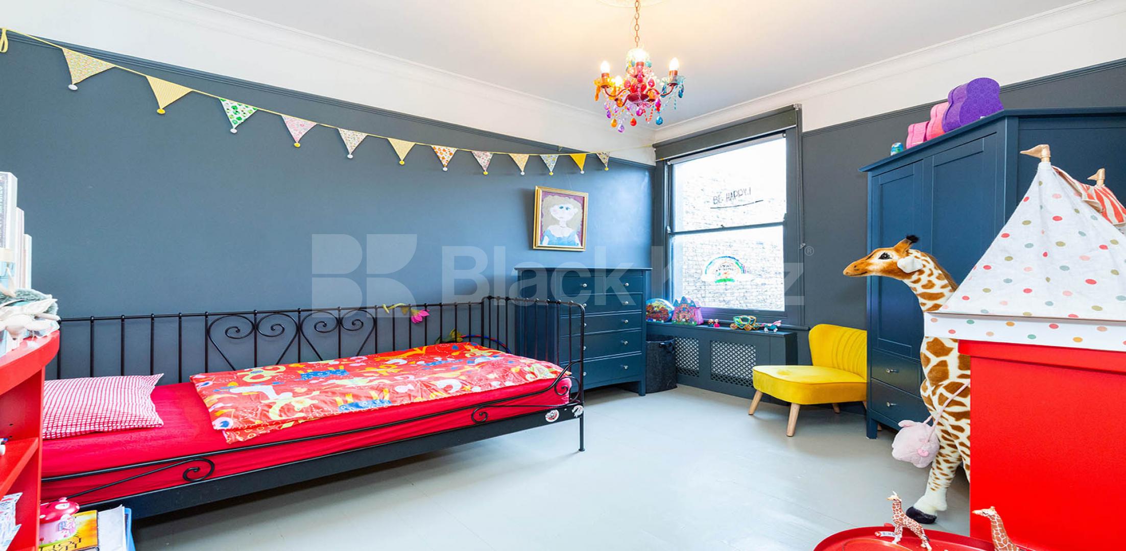 			FAMILYS ONLY, 4 Bedroom, 1 bath, 1 reception House			 Edison Road, Crouch End